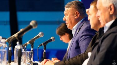 La AFA reeligió a Claudio Tapia y anuló los descensos: vuelven los 30 equipos en Primera