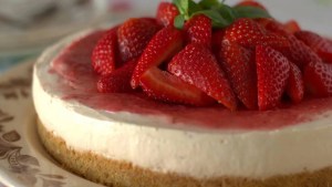 Bake Off Famosos: cómo hacer el Cheesecake de Frutillas de Maru Botana