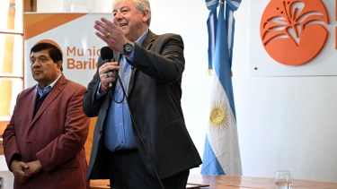 Cortés se refirió al litigio surgido con el banco Nación al término de un acto con sindicalistas de Comercio realizado en el Centro Cívico. (Alfredo Leiva) 