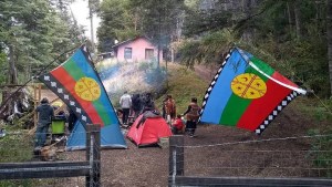 Mapuches harán hoy un festival contra el desalojo en Camping Correntoso: «Al espacio del pueblo, lo defendemos con arte»