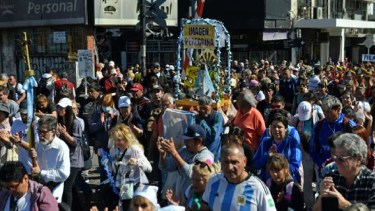Miles de fieles peregrinaron a Luján para pedirle y agradecerle a la Virgen (Foto: Gentileza NoticiasArgentinas)