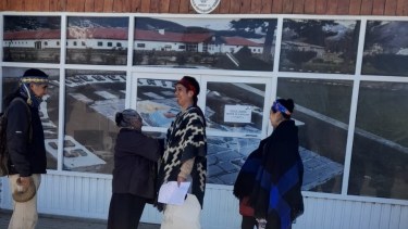 Matías Santana, integrante de la comunidad mapuche, salió del Penal Federal de Esquel este sábado. Gentileza
