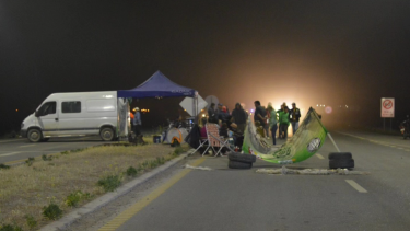 Los municipales de Senillosa volvieron a la Ruta 22. (Foto: Gentileza). 