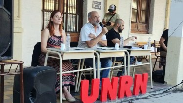 Las autoridades de la UNRN durante la clase pública en Viedma. Foto: gentileza.
