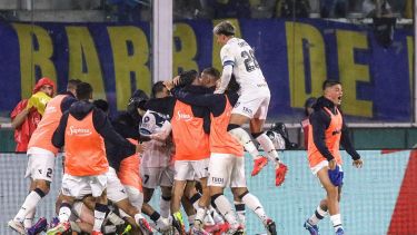 Toda la locura de Vélez, después del cuarto gol en el Kempes. (FBaires)
