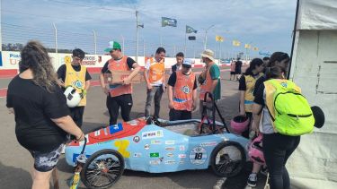 Los chicos de la escuela de Zapala y su auto eléctrico