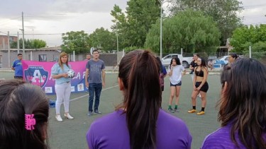 La vicegobernadora Gloria Ruiz y el diputado Gerardo Gutiérrez participan de una actividad deportiva (Gentileza)