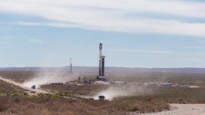 Cayó la producción de petróleo de Vaca Muerta y arrastró al país: ¿Qué implica?
