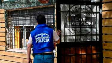 El 8 de noviembre pasado se realizó un allanamiento en el local de Cae Babylon, ubicado en Santiago del Estero casi San Martín. Foto Matías Subat.