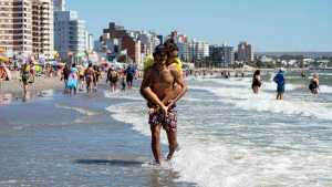 Verano 2025 en Puerto Madryn: precios de las carpas y las sombrillas, en las mejores playas