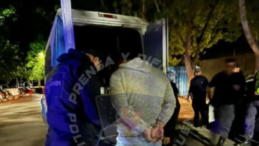Personal policial realizó la detención en la zona gastronómica de Isla 132, Neuquén.