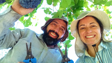 Ricardo Tello Najul y Luciana Persiani al frente de la Bodega San Sebastián. Foto gentileza Luciana Persiani. 