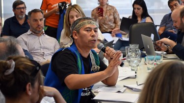Orlando Carriqueo, vocero del parlamento Mapuche de Río Negro rechazó la regulación de la consulta previa que impulsó el Ejecutivo. Foto: Marcelo Ochoa
