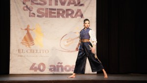 Maia Cardozo: desde Plaza Huincul lleva el malambo femenino al Cosquín 2025