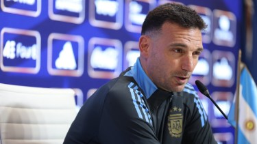 Lionel Scaloni habló en conferencia de prensa en la previa del cruce ante Perú. Foto: @Argentina.