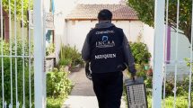 Imagen de El «cinemovilero» que acerca películas al corazón de los pobladores del norte neuquino