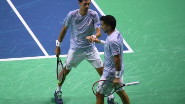 Máximo González y Andrés Molteni cayeron frente al número uno del mundo y Matteo Berrettini. (Photo by JORGE GUERRERO / AFP)