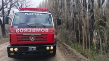 Imagen de Murió un hombre en un feroz incendio en Plottier: a la espera de la autopsia, investigan qué causó el fuego