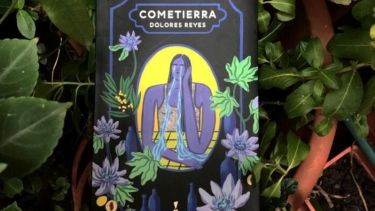 “Cometierra” libro de Dolores Reyes. 