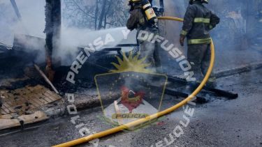 Un incendio quemó una vivienda en Neuquén. Foto: Gentileza