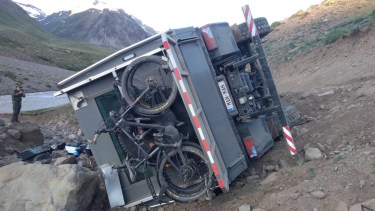 Aún no logran retirar el motorhome de los turistas de Bélgica,m en Neuquén. Qué recorrido hicieron.