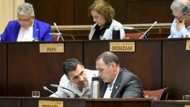 Darío Martínez (UP) ironizó que se trata de una "pelea de pareja". Foto: Matías Subat.