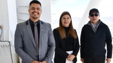 Pablo Ruiz (izq.) junto a su hermana Gloria, la vicegobernadora de Neuquén. (Gentileza)