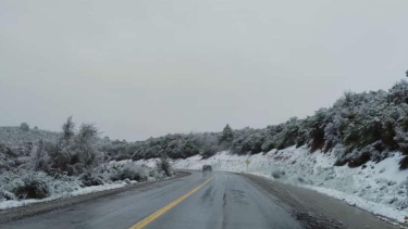 Primavera inusual en la cordillera: piden precaución por la nieve y la lluvia en Ruta 40. Foto: Vialidad Nacional