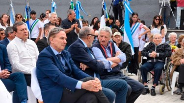 Pichetto participó en el acto central por el centenario de Villa Regina. Foto: Juan Thomes.