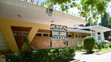 Pelea de presos terminó con escopetazos en la comisaría de Centenario: reflejos de la crisis carcelaria 