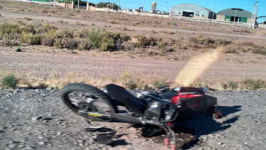 Desesperado pedido de la familia de un motociclista que fue chocado en la Ruta 22 de Neuquén 