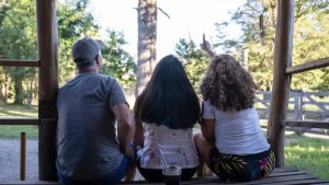 «Adopten Niñes Grandes»: buscan romper con los mitos de la adopción para encontrar familias