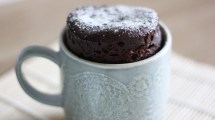 Imagen de Cómo hacer torta de chocolate… ¡en taza!: deliciosa y lista para tu antojo