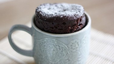 Cómo hacer torta de chocolate&#8230; ¡en taza!: deliciosa y lista para tu antojo