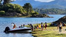 Imagen de Villa Pehuenia Moquehue: verano en las mejores playas y cómo combinarlo con un día de compras en Chile
