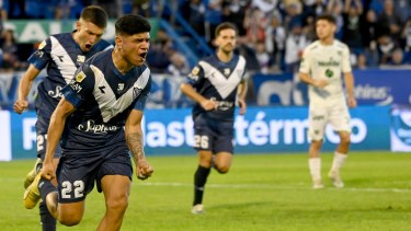 Vélez le ganó a Sarmiento con gol de Claudio Aquino. Foto: FBaires.
