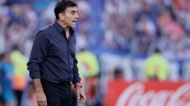 Imagen de El DT de Vélez, Gustavo Quinteros, no estará en la final del Trofeo de Campeones por el casamiento de su hija