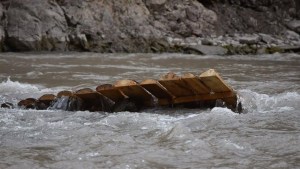 Qué es «ganchear», la técnica con la que buscan al joven criancero que cayó al río Varvarco hace 4 días