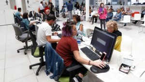 Junto a Neuquén, las provincias que también anunciaron bono para estatales y el monto más grande