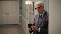 Imagen de Un Hombre Infiltrado: Ted Danson, un hogar de adultos y una misión secreta en esta comedia de Netflix