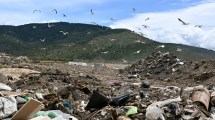 Imagen de Cortés anunció la licitación del manejo del basural de Bariloche