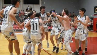 El equipo de la capital rionegrina festejó a full en Entre Ríos. (Prensa La Unión de Colón)