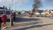 Imagen de Vecinos del Parque Industrial de Neuquén levantaron el corte en la Ruta 7: esperan reunión mañana