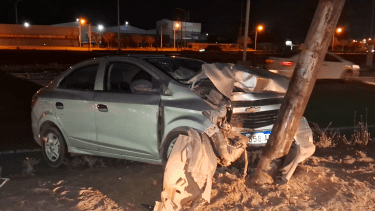 En el auto viajaban dos jovenes. Foto: Transito Policía Neuquén.