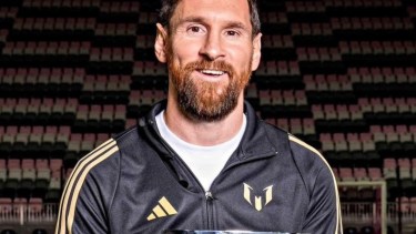 Messi recibió el trofeo Landon Donovan que lo distingue como el mejor jugador de la temporada de la MLS.