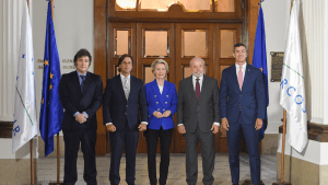 La Unión Europea y el Mercosur cierran acuerdo de libre comercio, después de 25 años