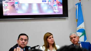 Críticas a los videos de Gloria Ruiz de un diputado: «da mucha pena, pareciera que estuviera leyendo»
