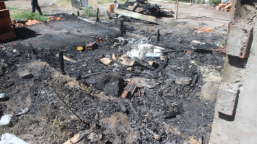 El incendio destruyó por completo la vivienda en el barrio Costa Este, según informó la Fiscalía.  