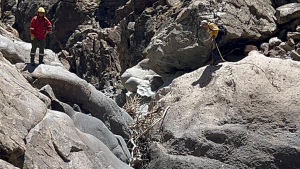 Video | Tercer día de búsqueda del criancero de Neuquén: rastrillan una zona clave del río Varvarco