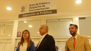 Gloria Ruiz contraataca: denunció a diputados que la investigan y ministros de Rolando Figueroa
